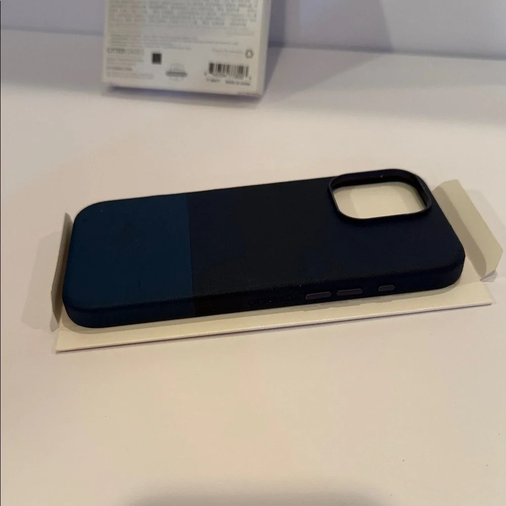 OtterBox Statement Series Navy Leather Case/iPhone 16 Pro Max